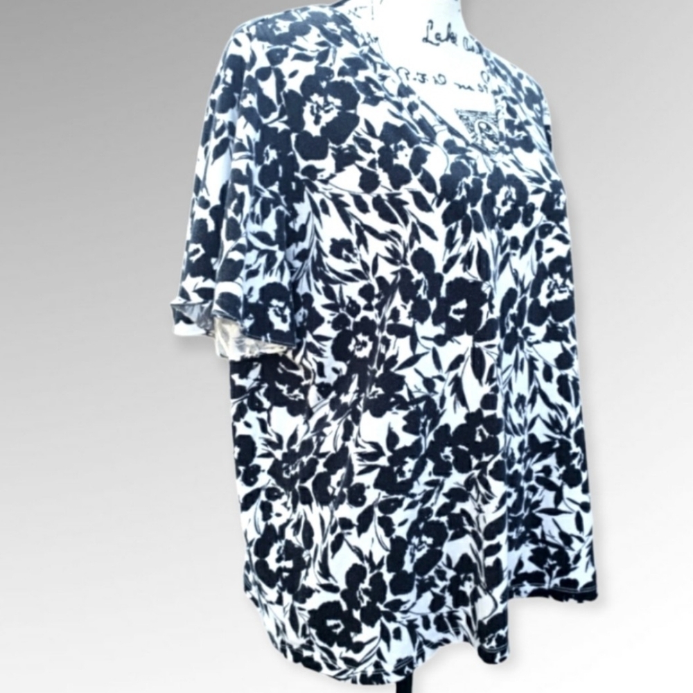CHAPS BLACK AND WHITE FLOWERED TOP 3X - Picture 7 of 8